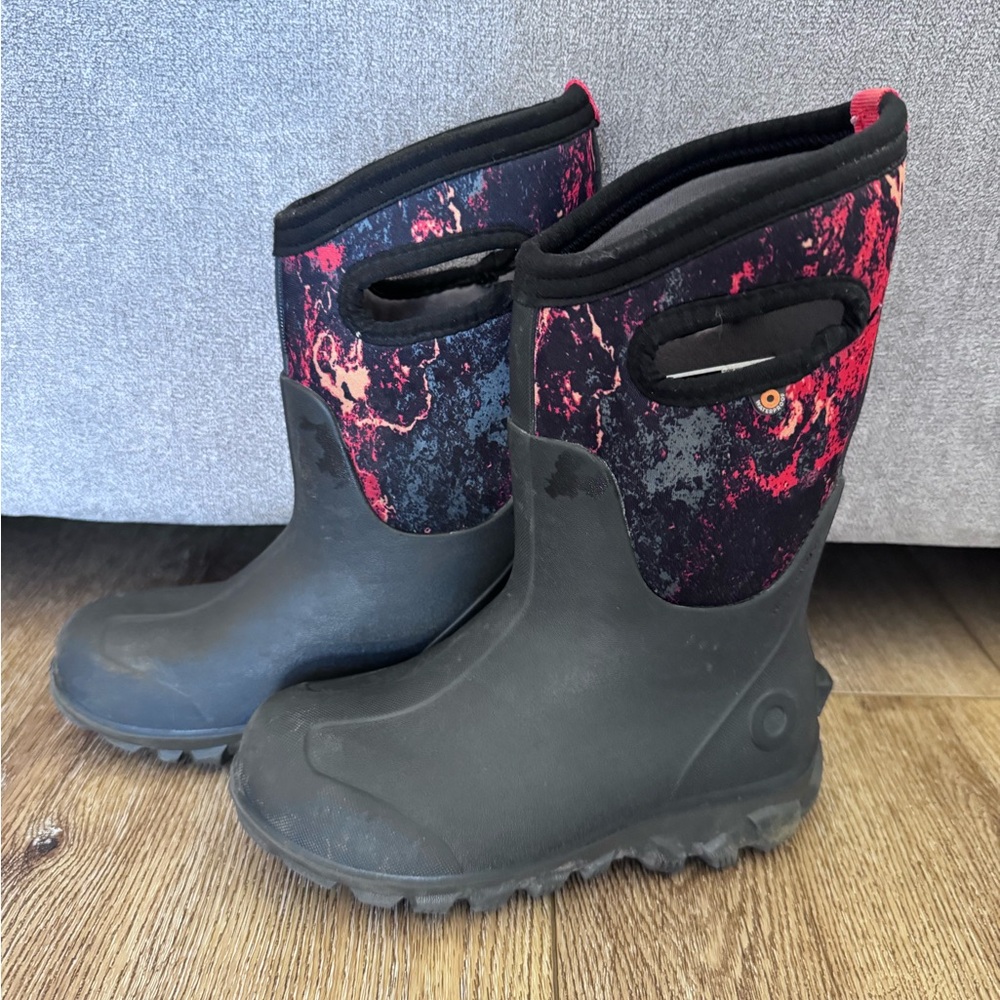 Bogs Kids -30 Rated Waterproof Boots - Black with Red/Orange Fire Design, sz 13